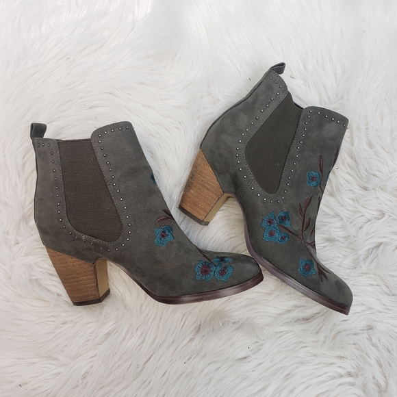 Crown Vintage Heeled Chelsea Ankle Boots